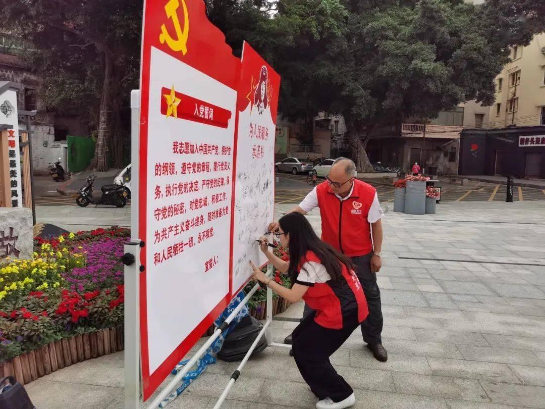 三亚近海发现蓝瓶僧帽水母，专家称或受季风影响漂流至此